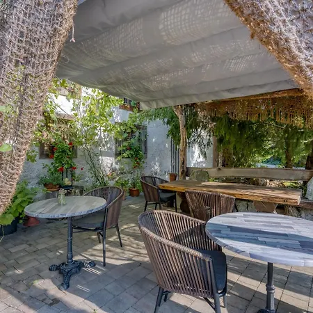 Apartment Luxury Glamping House Pia - Happy *